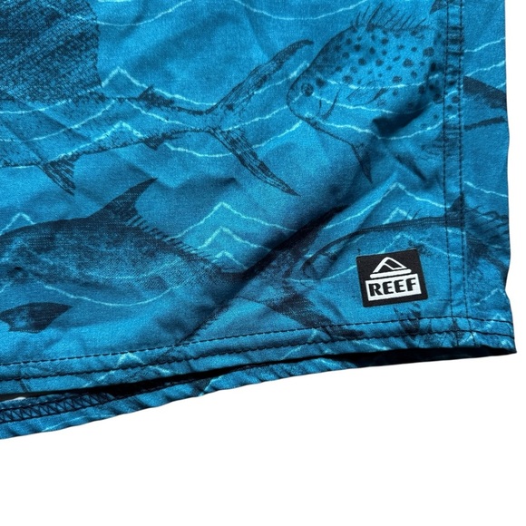 REEF Men's Blue 10” Ocean Fish Print Board Shorts Size 36 Summer Casual Beach - Picture 2 of 6